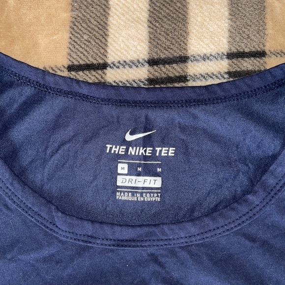 🔥🔥NIKE SHIRT🔥🔥 - Picture 3 of 3